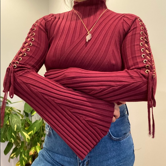 Sweater with corset sleeves - Picture 5 of 5